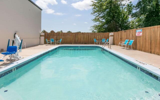 Knights Inn Longview