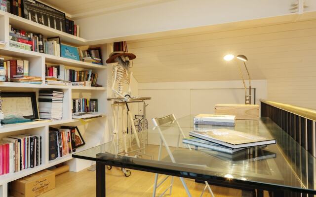 Veeve - The Writer's Mews