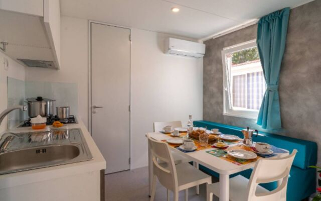 Club Del Sole Stork Family Collection