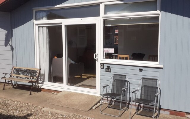 2-bed Chalet, pet Friendly, Close to Beach