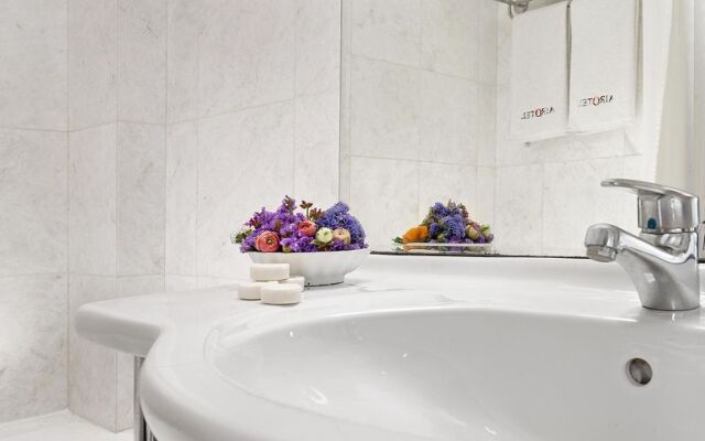 Alexandros Hotel