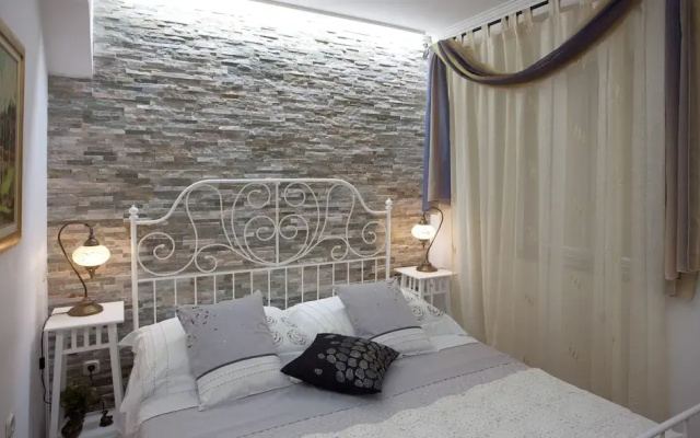 Split Theatre Apartments