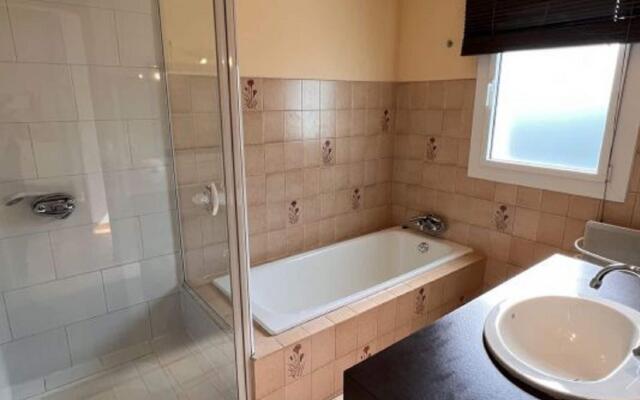 Pleasant holiday home in Clohars-Carnoët with garden