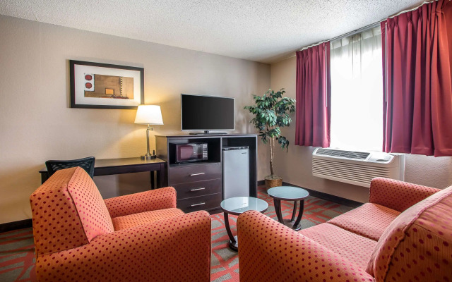 Quality Inn & Suites West Bend