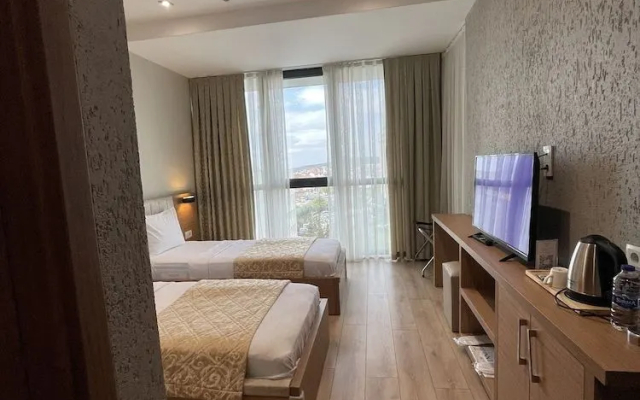 Inn Port Hotel