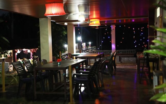 Phoenix Island Resort