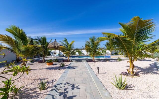 Beautiful 3br2 5BA Villa w Pool Close 2 Baby Beach