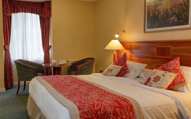 Blunsdon House Hotel