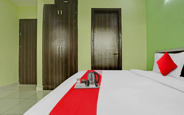 Oyo Flagship 700795 Pl Residency