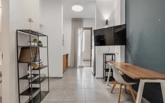Allenby Spacious 6BR Home by Sea N' Rent