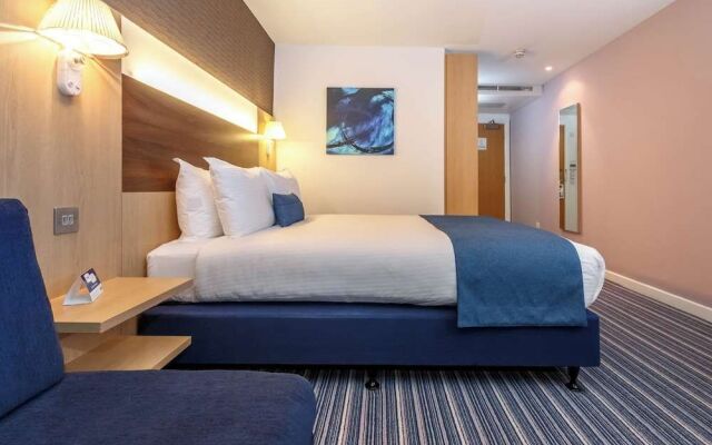 Holiday Inn Express Leigh - Sports Village