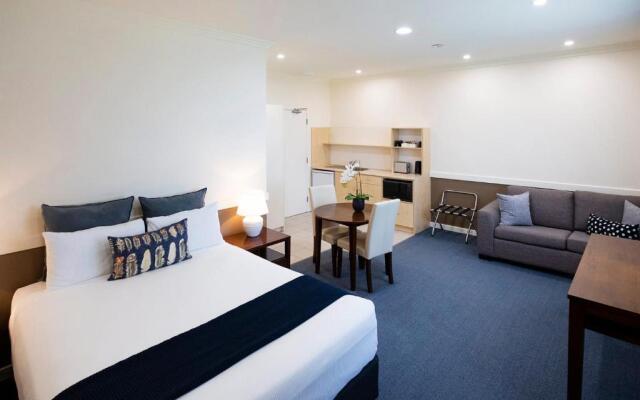 Hawkesbury Race Club Motel