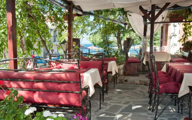 Vromos Guest House