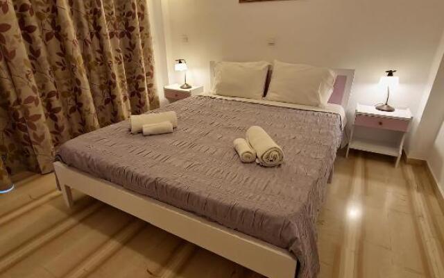 Alexandra Apartment 9