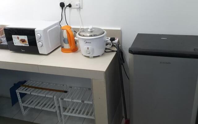 MRI Homestay Sg Buloh - Village Bungalow with Swimming Pool