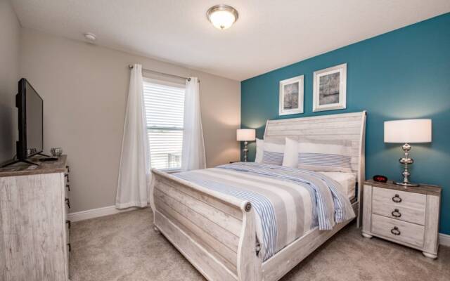 Solterra - 4104 Oaktree Drive