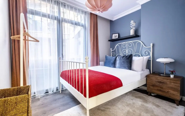 Central Flat With Sleek Interior in Sisli