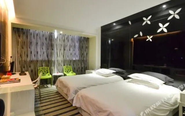 Huangyan Media Hotel