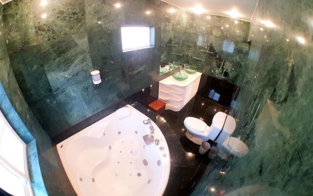 JOOPLAND Luxury Pool Villa Pattaya Walking Street 6 Bedrooms