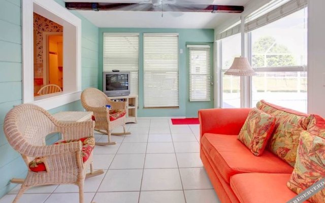 Parkdale Venice Island 4 Br home by RedAwning