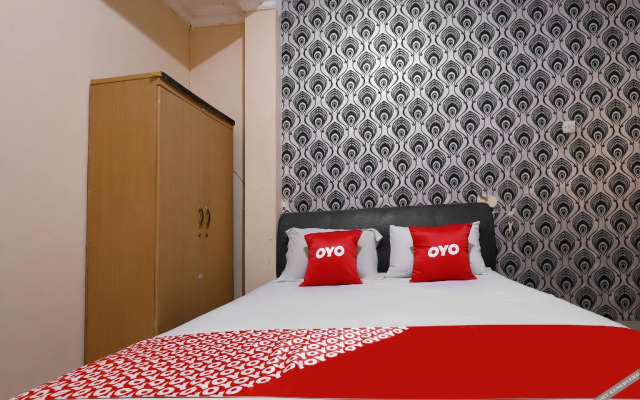 Guest House 268 by OYO Rooms