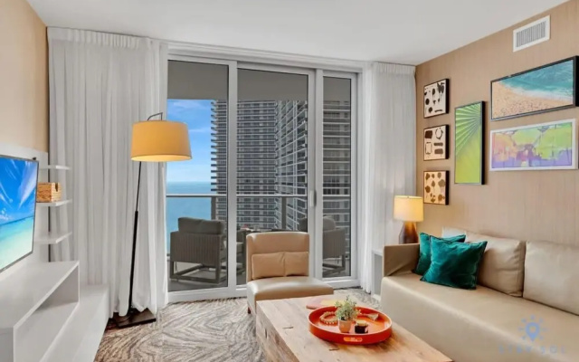 Oceanfront Luxury Condo 1BR Balcony, Hollywood