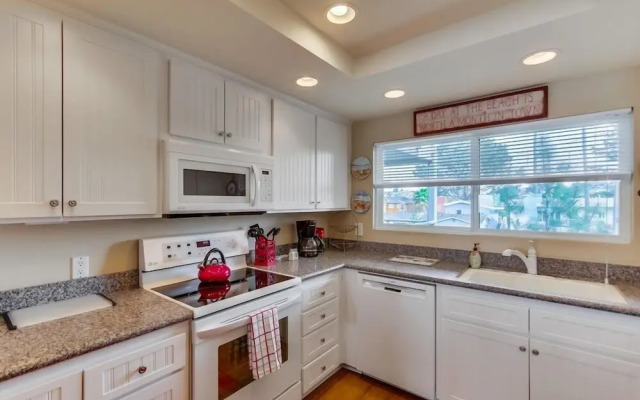 Work-Friendly Oceanfront Condo with Pool and Spa Access SURF25 by RedAwning