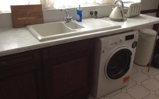 Abbey Wood Leisure House