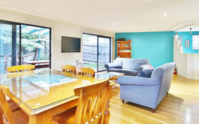 Sand Water at Hyams Beach 4pm Check Out Sundays