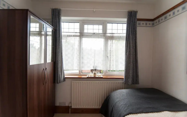 Watford stays - 4bed house