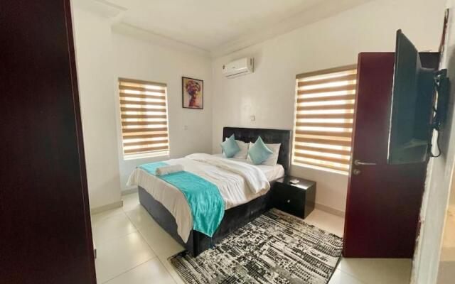 Lovely 2-bedroom condo with free parking and WiFi.