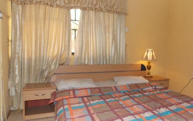 Royal Paragon Hotel