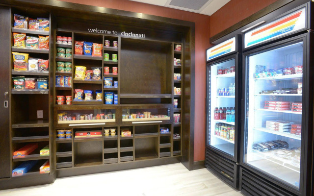 Hampton Inn & Suites Cincinnati / Kenwood