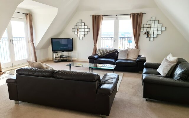 Harbour High - Luxury Beach Penthouse - Sleeps 6