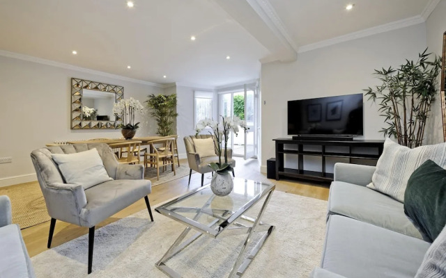 Huge Kensington Garden Flat