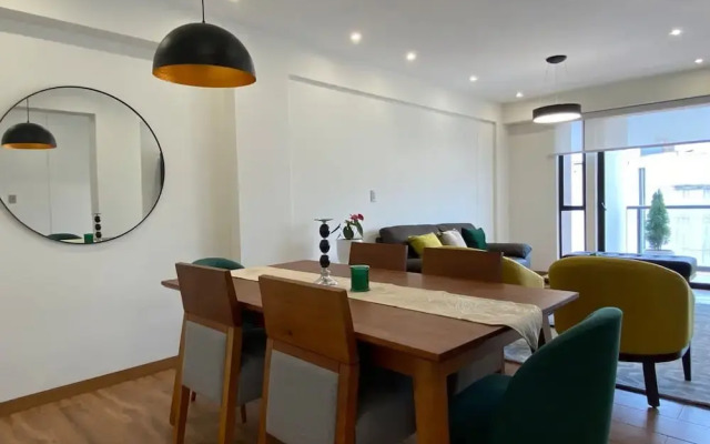 Incredible 3BR With Balcony in Miraflores