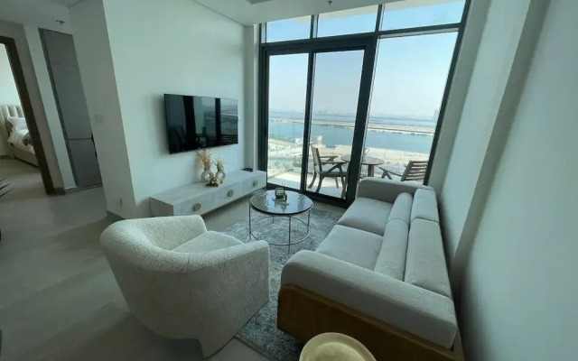 Azizi 1 BR Greek Views - 360 vacation