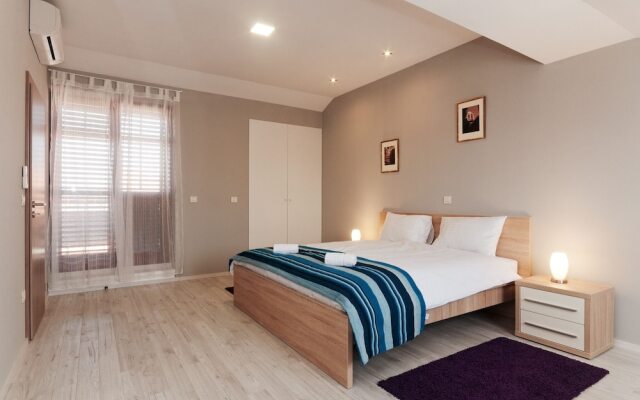 Ravelin Apartments