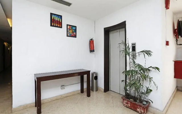 OYO 4258 Hari's Court Inns & Hotels