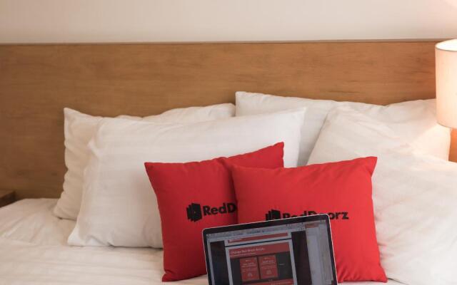 RedDoorz near Cho Xom Moi Nha Trang