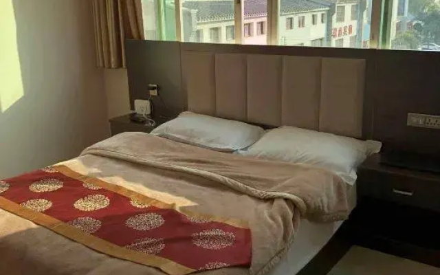 Zhaotong Huangbao Business Hotel