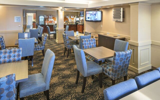 Holiday Inn Express Red Deer by IHG