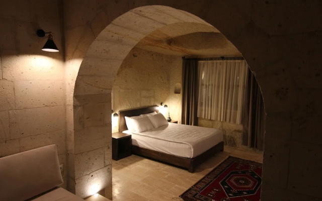 Tafana Cave & Stone Lodge