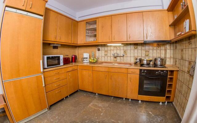 Théa Apartment