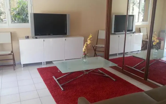 Studio avec piscine