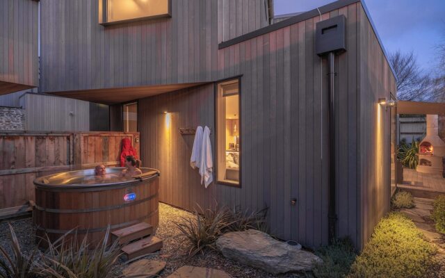Central Queenstown Villa & Spa