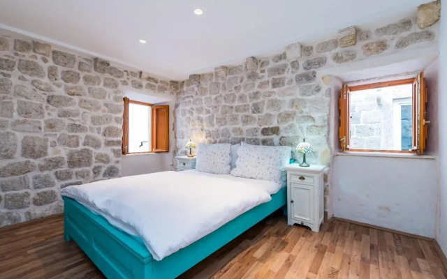 Historical City Center Apartment