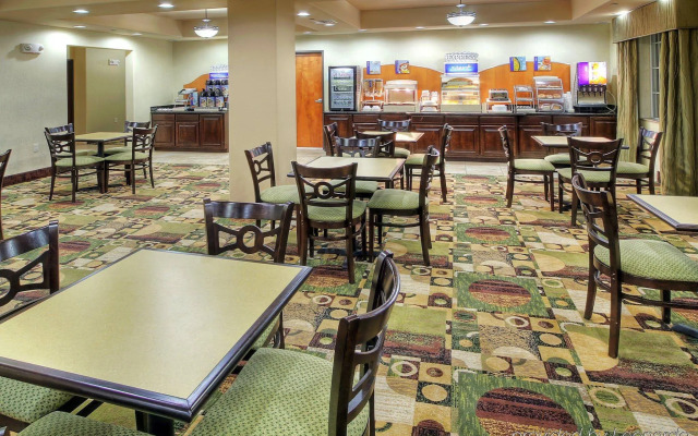 Holiday Inn Express & Suites Pecos