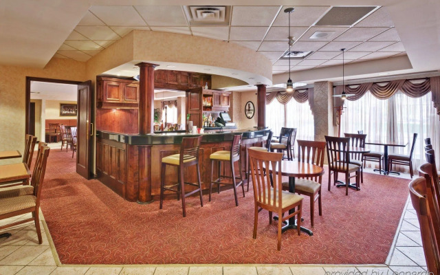 Holiday Inn Express & Suites Mississauga-Toronto Southwest by IHG