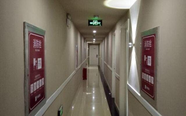 Yibai Hotel (Huanghua Municipal Government Xinyu Building)